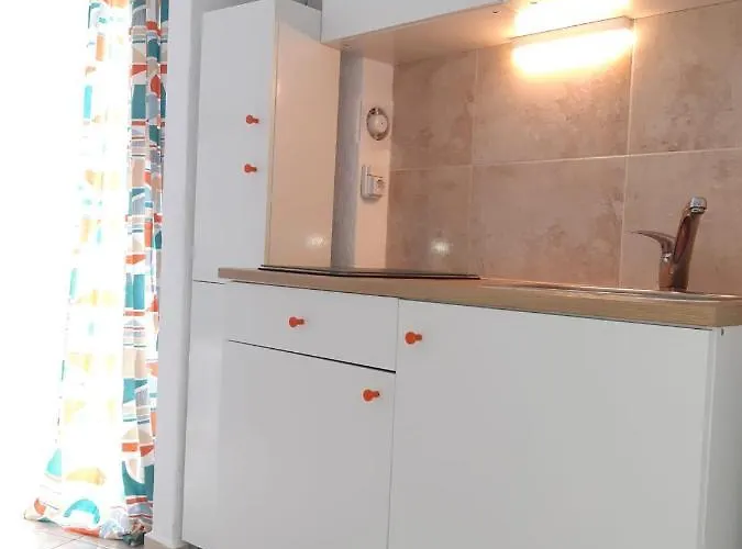 Orange *